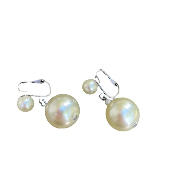 Vintage Fashion Clip-on Faux Pearl Drop Earrings 1” long - Picture 6 of 6